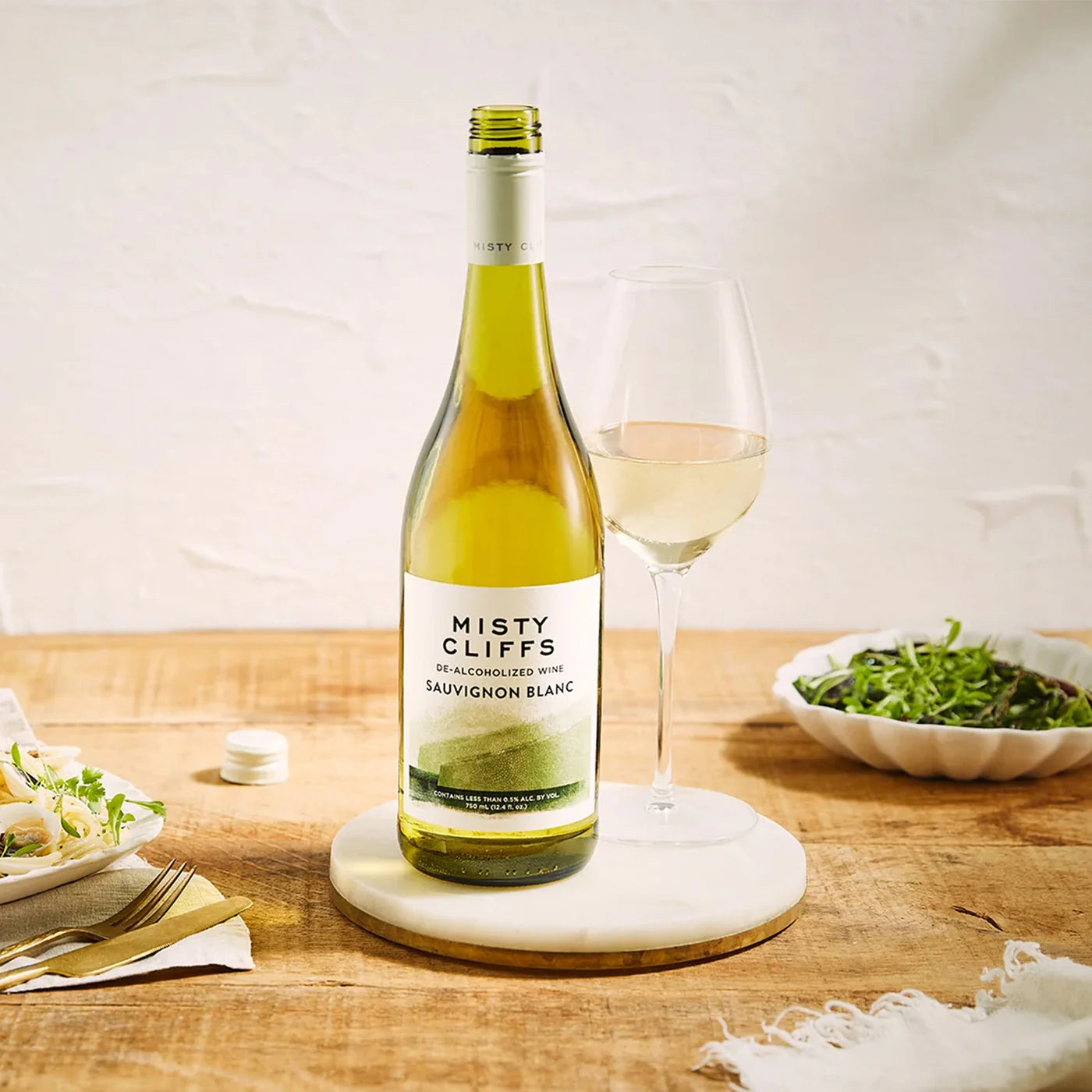 Misty Cliffs Non-Alcoholic Sauvignon Blanc - Lifestyle