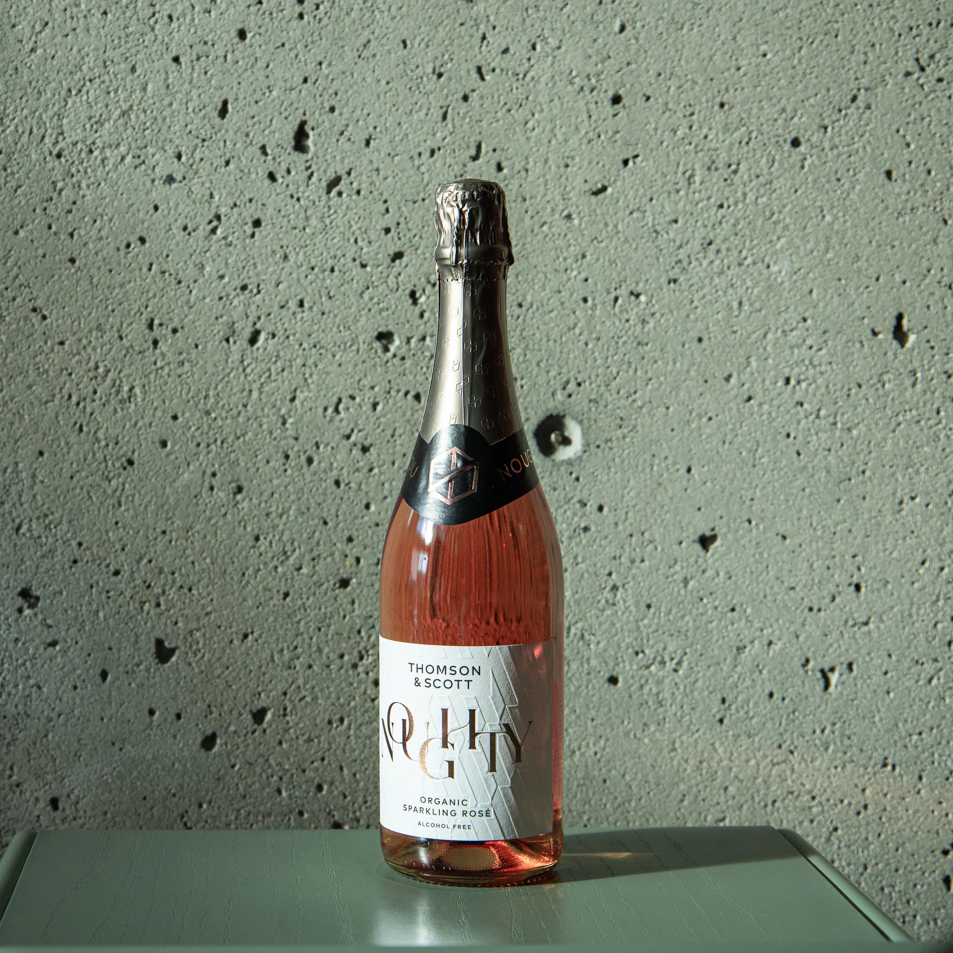 Thomson & Scott Noughty Alcohol-Free Sparkling Rosé - Lifestyle