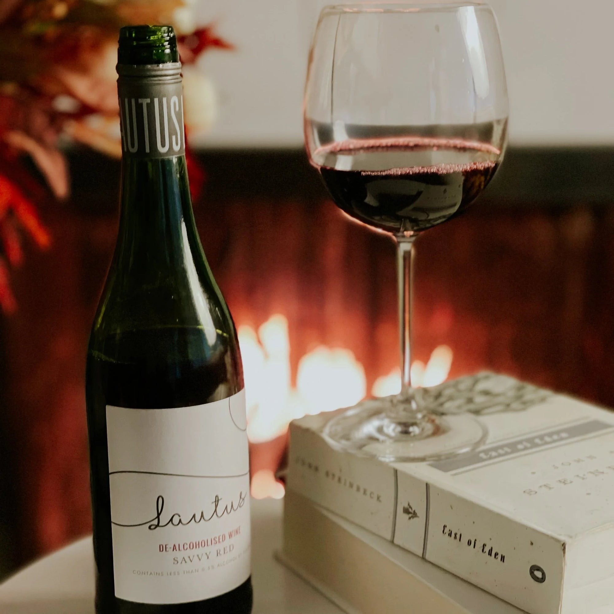Lautus Savvy Red - Non-Alcoholic Wine - Lifestyle